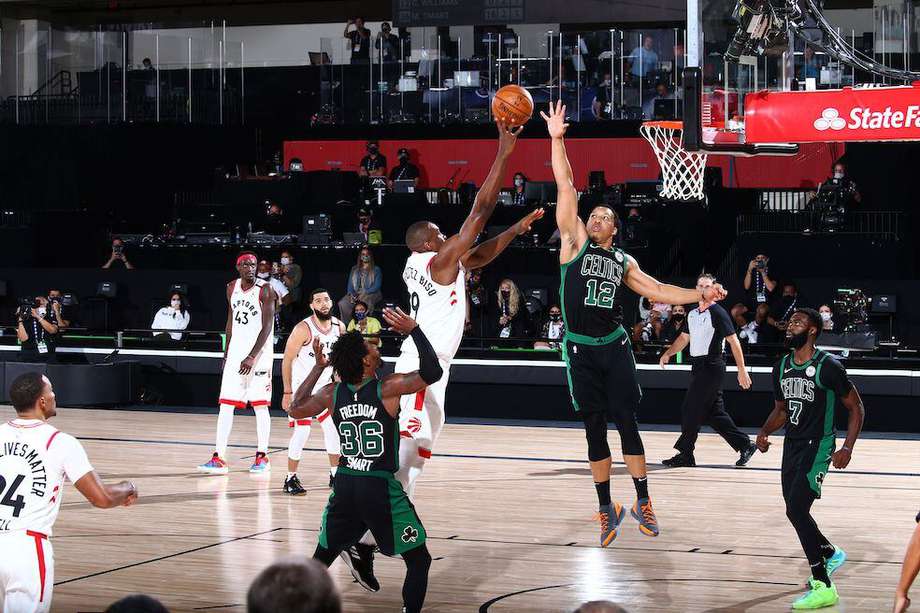 El alero de los Celtics, Jayson Tatum, tuvo una gran noche con 29 puntos, 12 rebotes y siete asistencias.