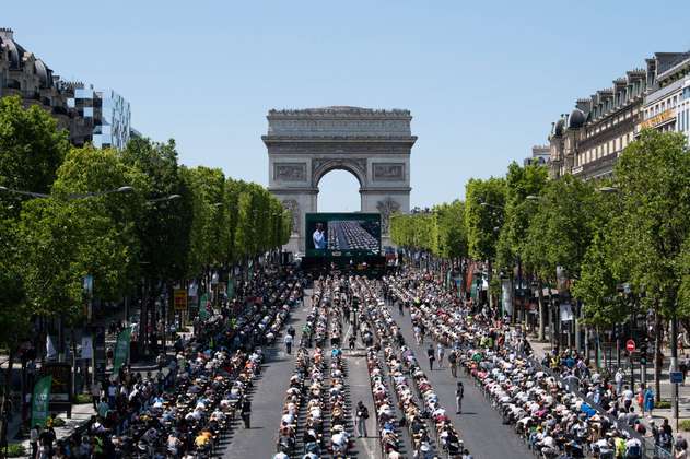 París rompe récord del dictado más grande del mundo con más de 1.600 personas