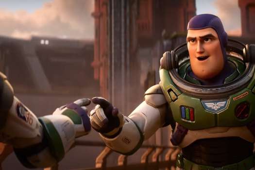 La voz del personaje Buzz Lightyear está a cargo de Chris Evans, el emblemático Capitán América.