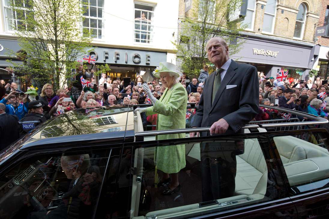 Durante la celebración del cumpleados número 99 del Duque de Edinburgo, la pareja real dio un paseo por las calles de Londres.