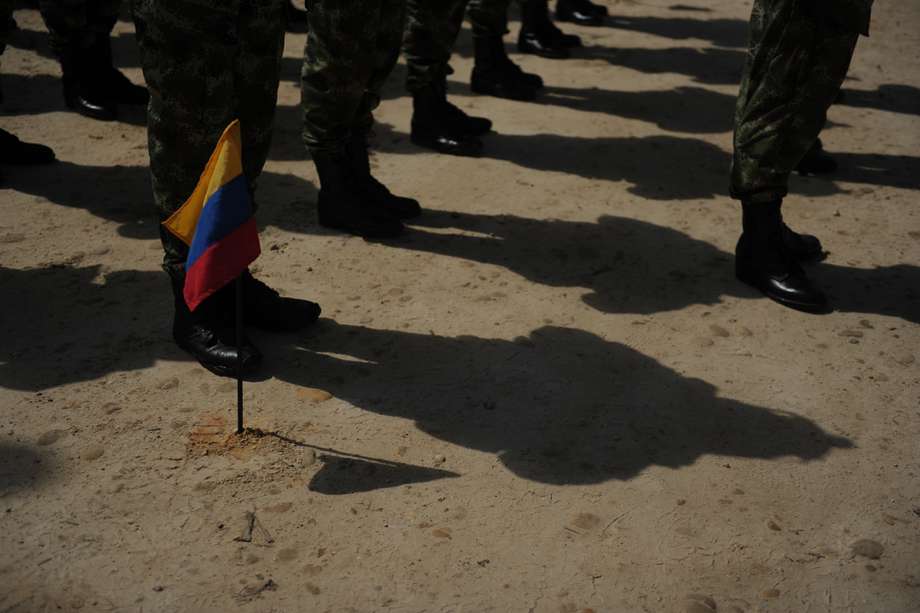 Son más de 100 soldados que permanecen retenidos en una cancha de la zona rural de Tibú, Norte de Santander, desde el miércoles 27 de octubre. 