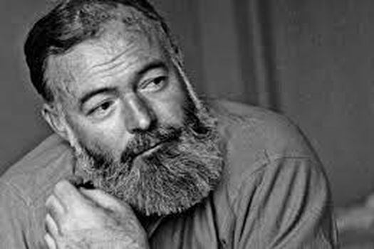 Ernest Hemingway, cuya primera obra fue "Tres relatos y diez poemas".  / Cortesía