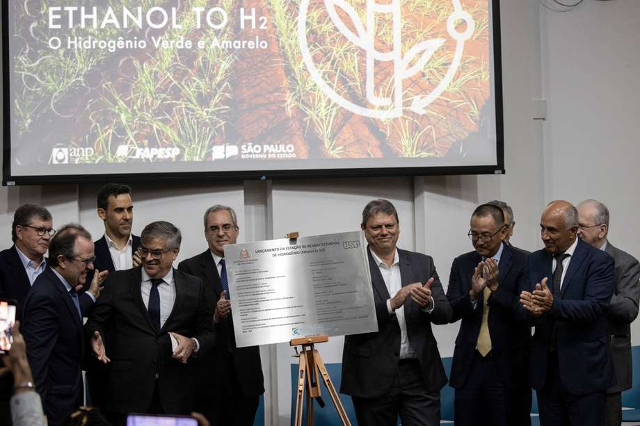La Universidad de São Paulo (USP) lanzó este jueves planes para construir la primera planta del mundo de producción de hidrógeno a partir de etanol, un biocombustible que permitirá bajar el precio y facilitar el transporte. EFE/Sebastiao Moreira
