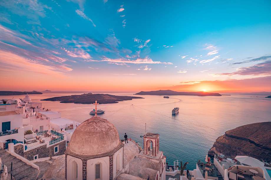 Disfrute de puestas de sol en las islas griegas a bordo de un crucero.