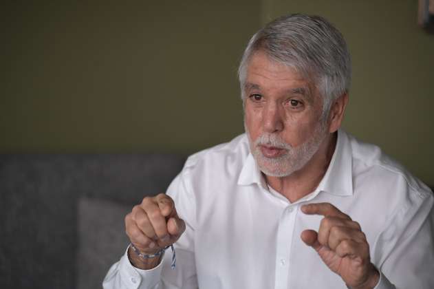 Tumban millonaria multa contra Enrique Peñalosa por despedir a una funcionaria