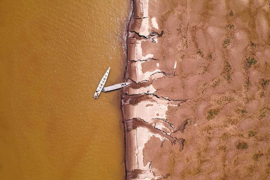 El descenso del nivel del agua en el río Amazonas está por debajo de los promedios históricos (1991-2020).  / @camilodiazphotography - WWF Colombia