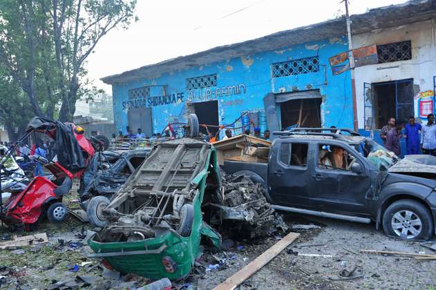 Al menos tres muertos en la explosión de dos vehículos bomba en capital de Somalia