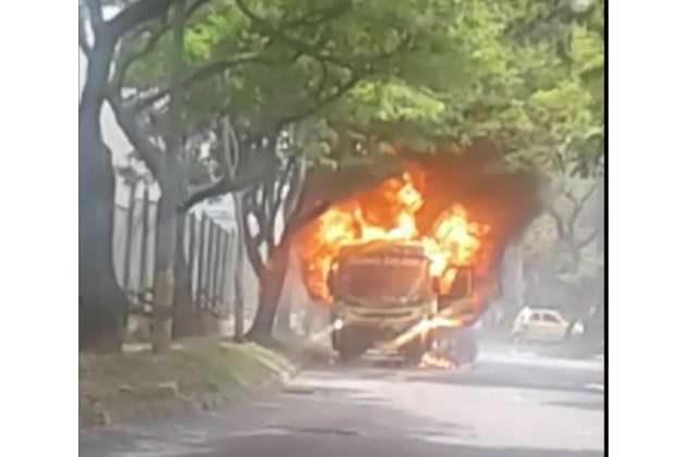 Conductores de bus de Medellín evalúan levantar paro este miércoles