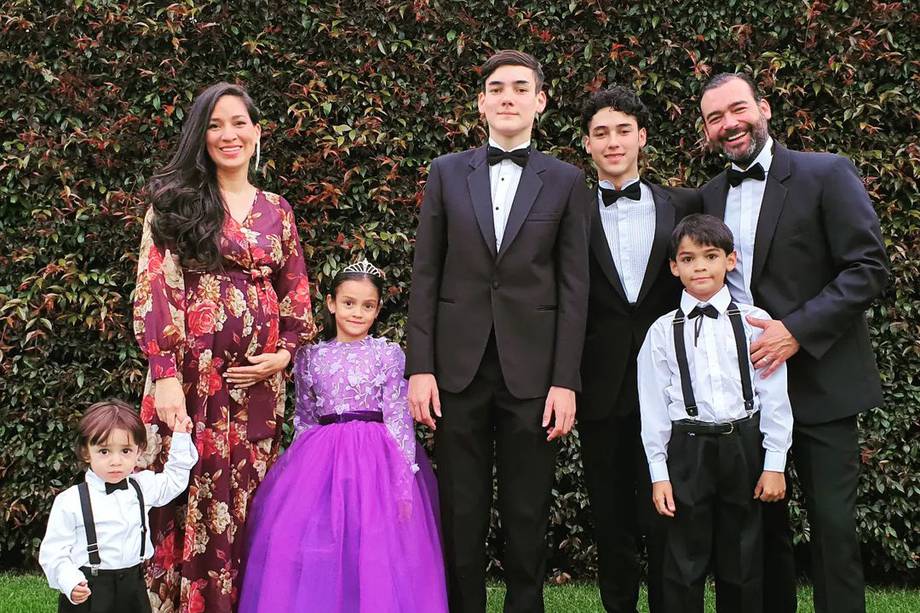 Juan Pablo Obregón tiene seis hijos junto a su esposa