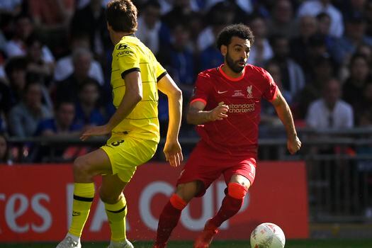 Mohamed Salah en acción contra Marcos Alonso, durante la final de  FA Cup, disputada el 14 mayo. El Liverpool ganó en penales. 
