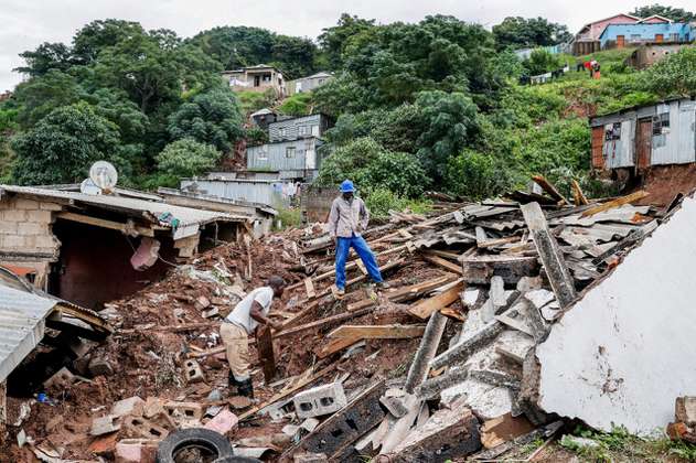 Las inundaciones en Sudáfrica dejan cerca de 400 muertos y varios desaparecidos
