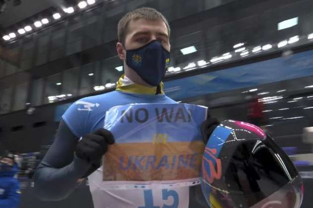 “No a la guerra en Ucrania”: deportista ucraniano protestó en Beijing 2022