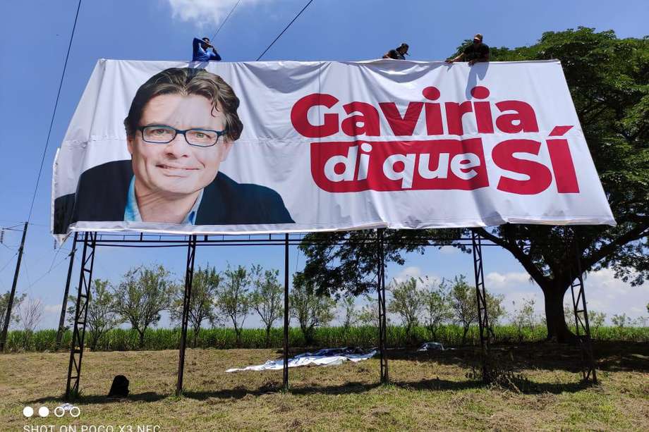 Instalan vallas en Cauca y Antioquia pidiéndole a Alejandro Gaviria que sea candidato presidencial.