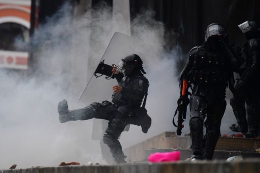 En Medellín y Bucaramanga las marchas del 16 de junio terminaron en enfrentamientos entre el Esmad y los manifestantes. Estos últimos denunciaron algunos abusos de autoridad por parte de integrantes del escuadrón. 