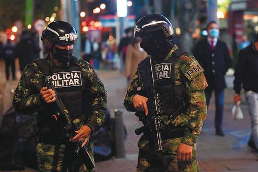 Militares en las calles  d Bogota Puestos de control