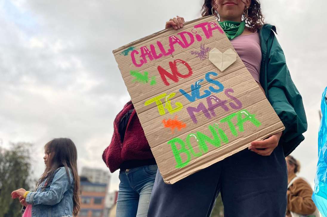 Las manifestaciones, de acuerdo con la información compartida, se organizan en rechazo a los actos de acoso sexual y violencia que ocurren en Colombia.