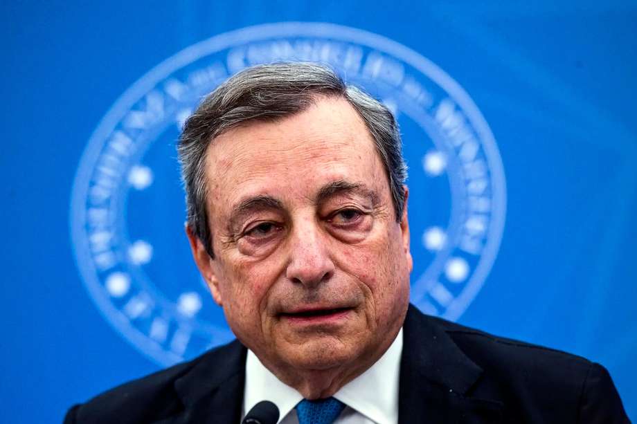 El primer ministro Mario Draghi había anunciado su renuncia ante el Consejo de Ministros, después de que el Movimiento 5 Estrellas se abstuviera de votar la moción de confianza sobre un decreto-ley clave que consideran contrario a sus principios.