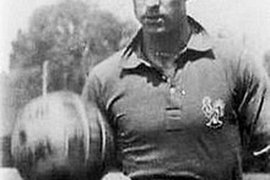 El futbolista Raymond Kopaszewski, (conocido como Kopa), Balón de Oro en 1958, defendió los derechos de los jugadores y escribó el artículo "Los futbolistas son esclavos".