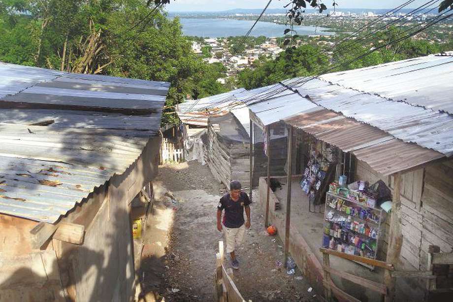 En un estudio de 2018 se concluyó que en el cerro viven 46.128  personas en ocupaciones ilegales. / Douglas Badel.