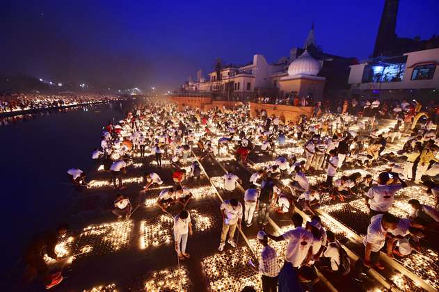 El impresionante festival de las luces que agravó la contaminación en India