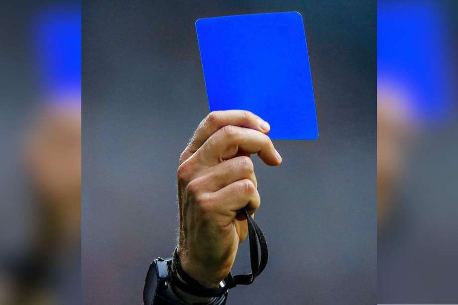 Muy pronto, la tarjeta azul se introducirá en el fútbol.