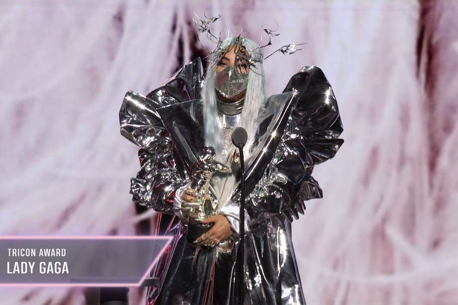 El año pasado, Lady Gaga encabezó los premios al llevarse cinco de estas estatuillas de un astronauta que sostiene una bandera con el logo de MTV, también conocidas como “Hombre de la Luna”.
