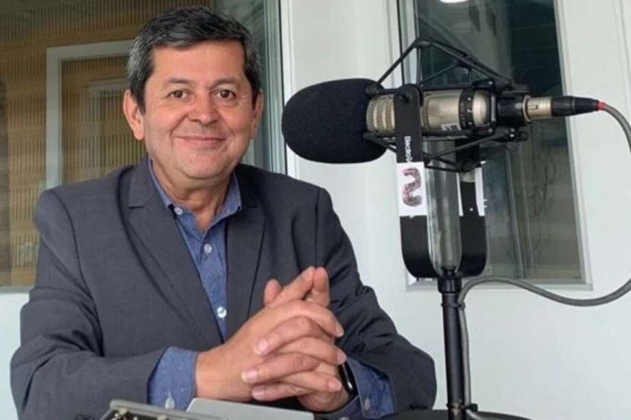Rodríguez López era conductor y director del programa “Al campo” de Caracol Radio, que se emitía los sábados y domingos a las 5:00 a. m.