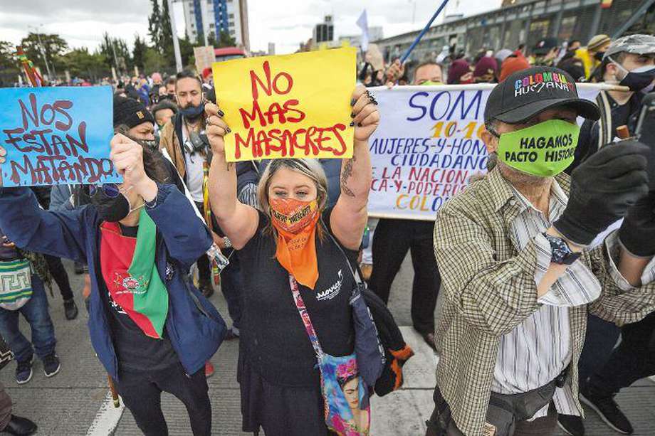 Los colombianos llevan cinco días saliendo a las calles a protestar no solo por la reforma tributaria sino por otros temas como la reforma a la salud  la gestión de la pandemia. 