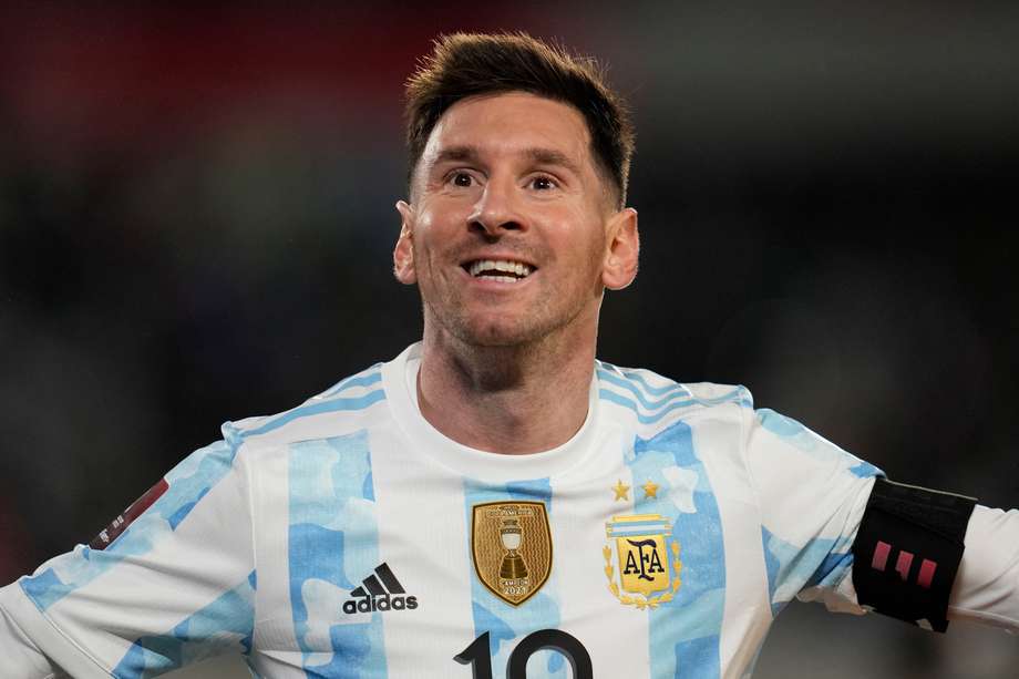 Lionel Messi celebra en la más reciente fecha de Eliminatorias con Argentina (Photo by Natacha Pisarenko / POOL / AFP)