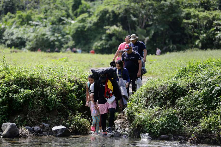 Una cantidad récord de 40.000 niños ha cruzado la selva de Darién en primera mitad del año. / EFE