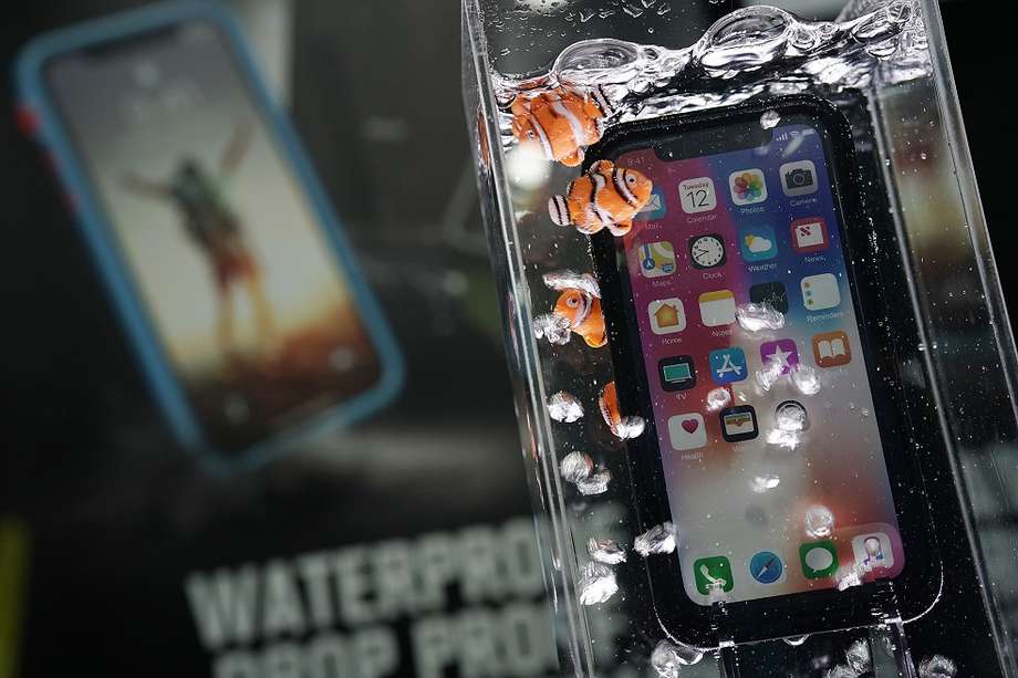 LAS VEGAS, NV - JANUARY 07: A Catalyst waterproof case for iPhone, with 33ft waterproof protection, is displayed during a press event for CES 2018 at the Mandalay Bay Convention Center on January 7, 2018 in Las Vegas, Nevada. CES, the world's largest annual consumer technology trade show, runs from January 9-12 and features about 3,900 exhibitors showing off their latest products and services to more than 170,000 attendees.   Alex Wong/Getty Images/AFP
