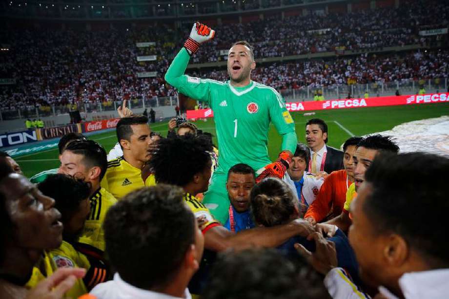 Ospina y sus compañeros de la selección festejando la clasificación al Mundial de Rusia 2018 luego del empata a un gol con Perú. /AP