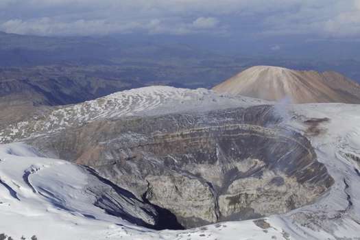 Desde el 30 de marzo se declaró alertar naranja en el volcán nevado del Ruiz. /Archivo fotográfico del Servicio Geológico Colombiano​