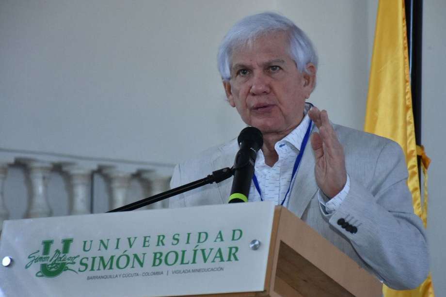 Ricardo Manzur en la Universidad Simón Bolívar.