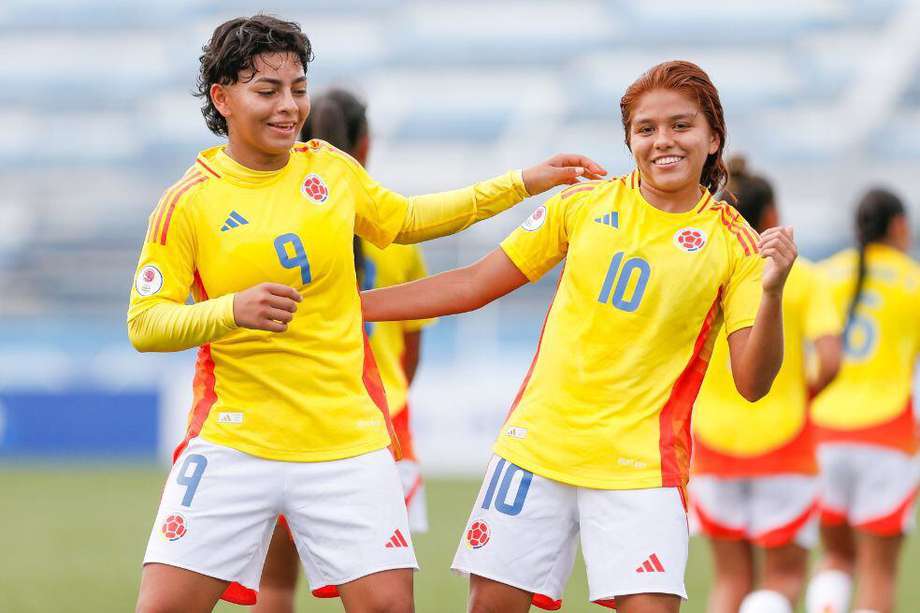 Yésica Muñoz (izq.) y Gabriela Rodríguez son figuras en la selección femenina de Colombia, que lucha por el título en el Sudamericano femenino sub-20 de Ecuador.