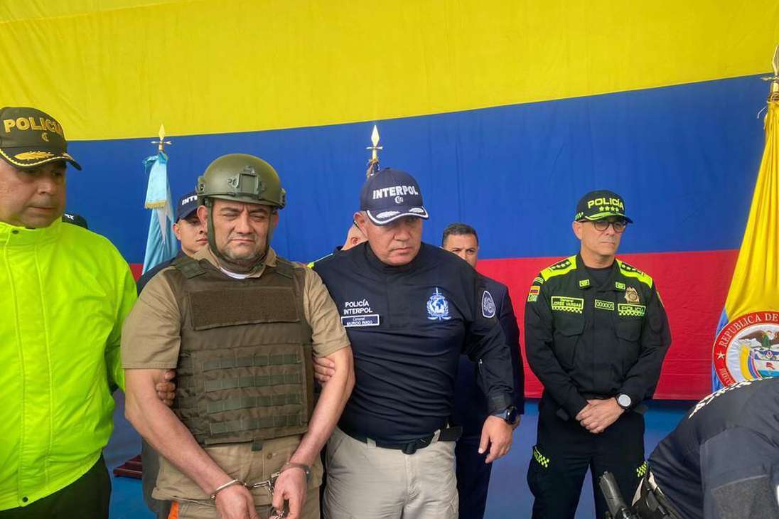 En la entrega participó hasta el director de la Policía, general Jorge Vargas, quien durante un buen tiempo comandó la operación que logró dar con la captura de Otoniel.