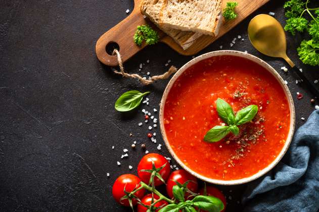 Nueve ingredientes para preparar una sopa de tomate
