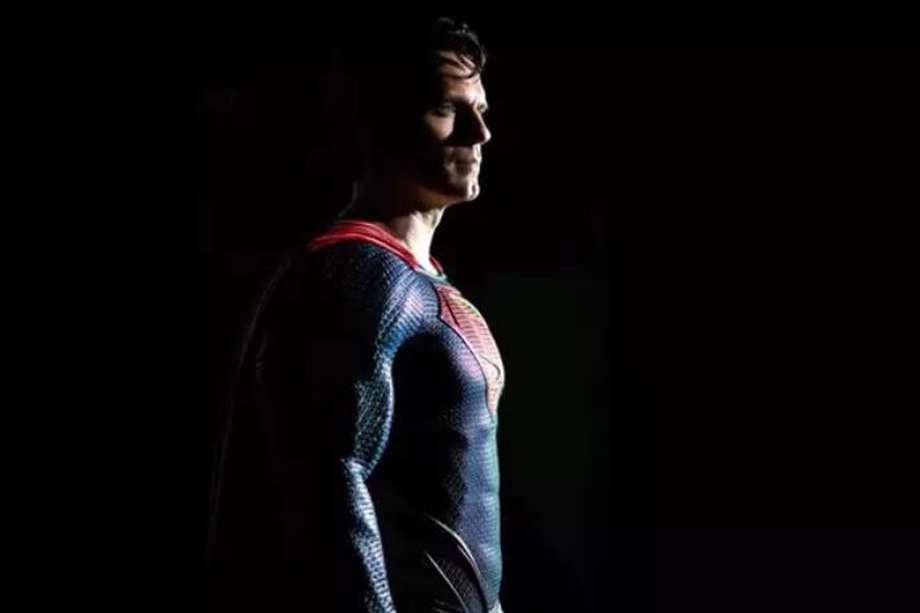 Henry Cavill anunció su regreso como Superman en un video que publicó en sus redes sociales.