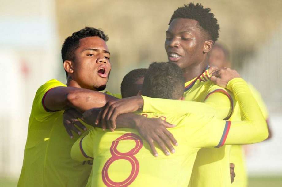 Jugadores de la selección de Colombia sub 20 celebran el triunfo contra Argelia