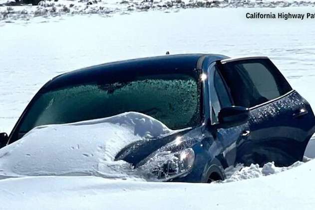 Anciano sobrevivió una semana en un carro que fue atrapado por la nieve