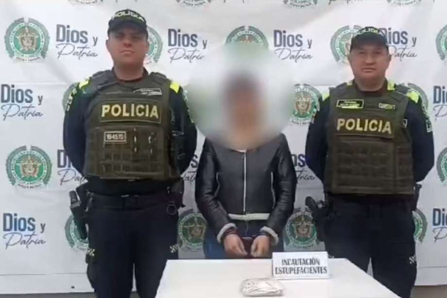 Mujer fue capturada por la Policía Metropolitana de Bogotá por tráfico de estupefacientes.