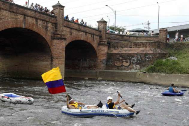 Ambientalistas navegaron el contaminado río Medellín para salvarlo