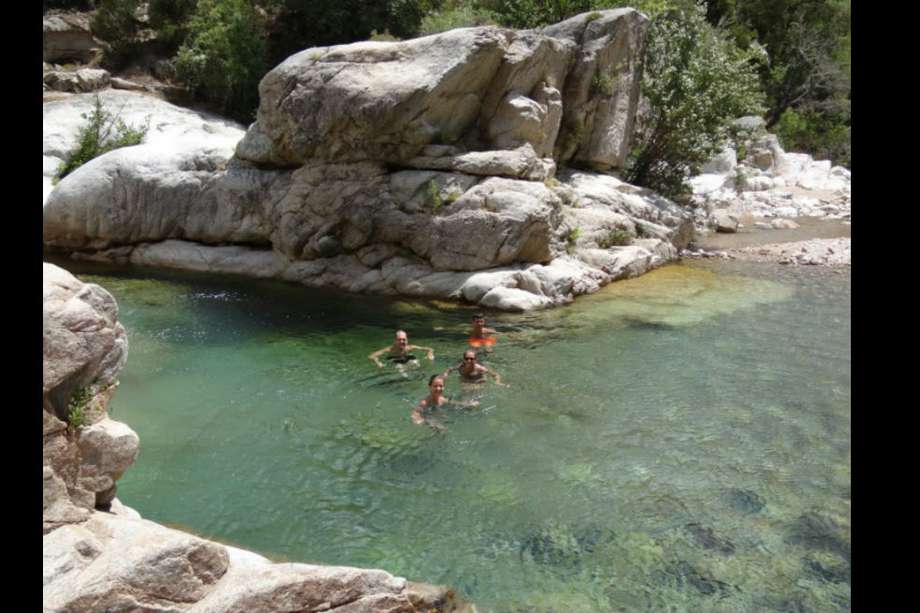 Al menos 120 personas contrajeron esquistosomiasis en el río Cavu (Francia). Otro río cercano se ha infestado también / grupotirol.com