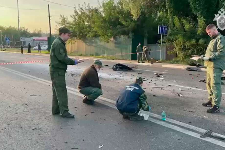Tras la explosión de un carro bomba, Darya Dugina falleció el sábado en la noche. El Servicio de Seguridad Federal de Rusia (FSB) aseguró que “se ha establecido que el crimen fue preparado y cometido por los servicios especiales ucranianos”.