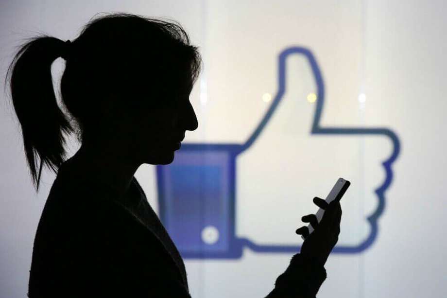 Facebook es una de las principales redes sociales a nivel mundial, con casi 2.800 millones de usuarios mensuales. / Bloomberg. 