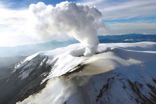 El volcán del nevado del Ruiz  se encuentra a 5.321 metros sobre el nivel del mar.  / AFP - Servicio Geológico Colombiano