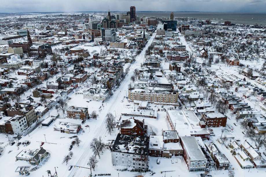 La tormenta invernal Elliot dejó sin electricidad a 1,7 millones de hogares y empresas en Estados Unidos.