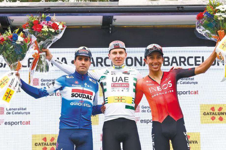  El podio de la Vuelta a Cataluña, de izquierda a derecha: Mikel Landa (izq.), Tadej Pogacar (cent.) y Egan Bernal (der.)  / EFE