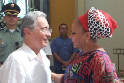 La exsenadora Piedad Córdobay el expresidente Álvaro Uribe. 
