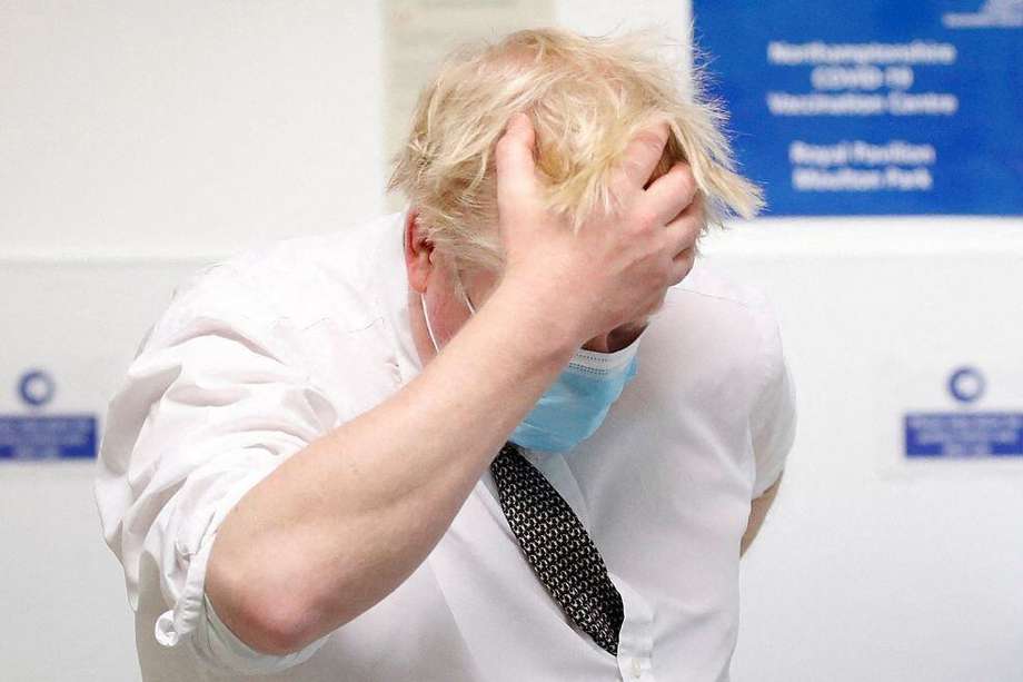El primer ministro de Reino Unido, Boris Johnson, enfrenta una gran caída de popularidad que preocupa al Partido Conservador.